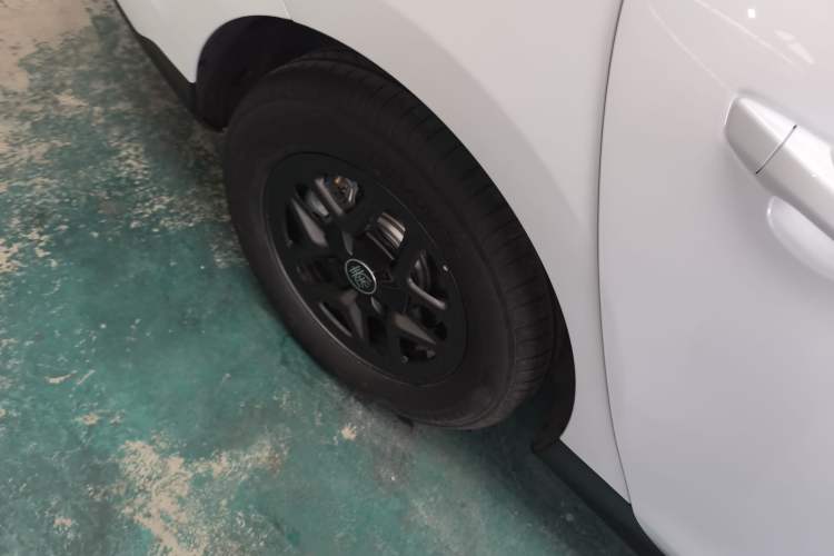 Used BYD Qin PLUS 2025 DM-i Smart Drive 55KM Leading Model Right Rear Wheel Hub