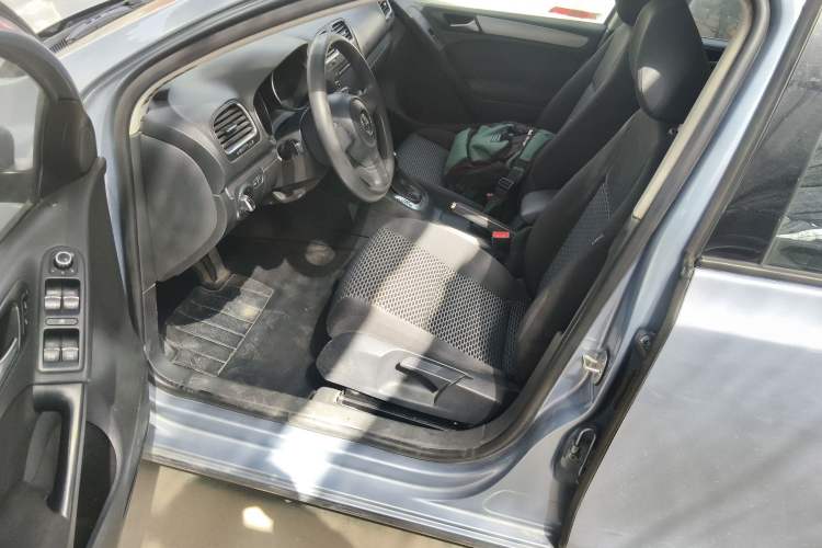 Used Volkswagen Golf 2011 1.6L Automatic Fashion Edition Driver Seat