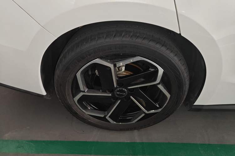 Used BYD Seal 06 New Energy 2024 DM-i 120KM Flagship Model Right Rear Wheel Hub