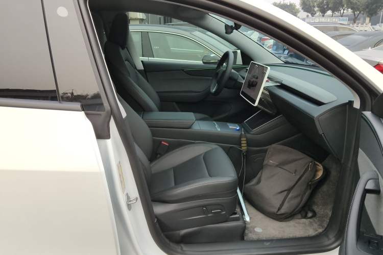 Used Tesla Model Y 2025 Rear-Wheel-Drive Version