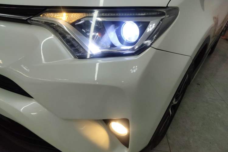 Used Toyota RAV4 2016 2.0L CVT Two-Wheel Drive Fashion Edition China V Standard