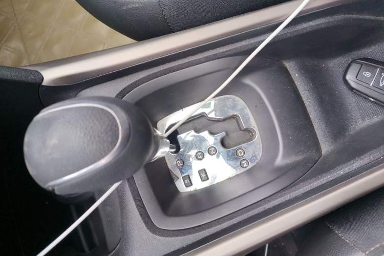 Used Peugeot 2008 2014 1.6L Automatic Navigation Edition Gear Lever