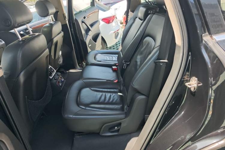 Used Audi Q7 2006 4.2 FSI quattro Technology Edition Left Rear Seat