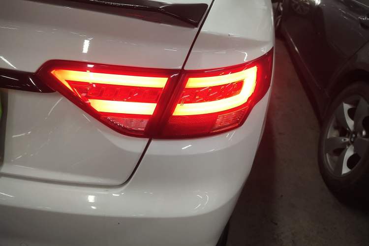 Used Geely Auto Emgrand GL 2020 1.4T CVT Luxury Edition Right Rear Taillight