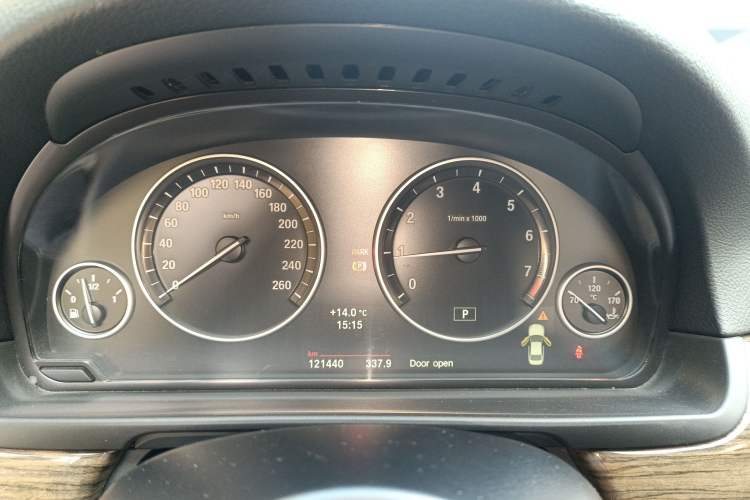 Used BMW 5 Series 2014 525Li Luxury Design Package
