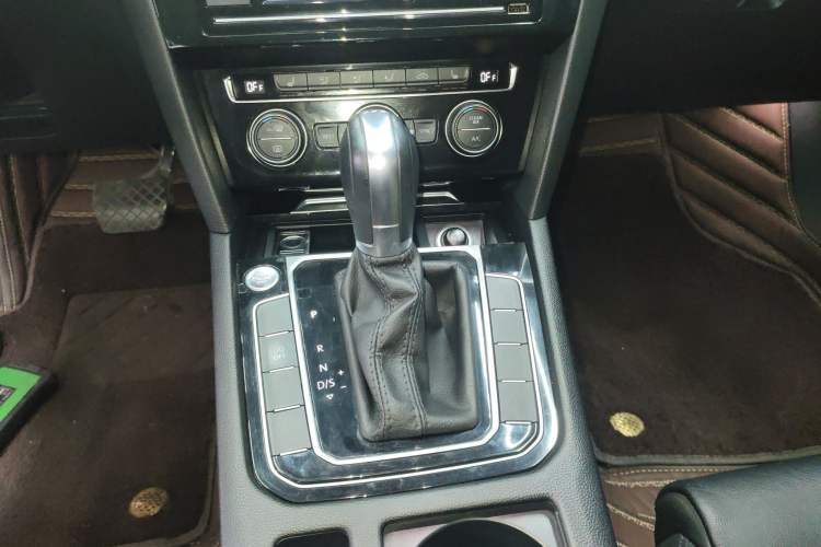 Used Volkswagen Magotan 2019 330TSI DSG Luxury Version China VI Standard Gear Lever