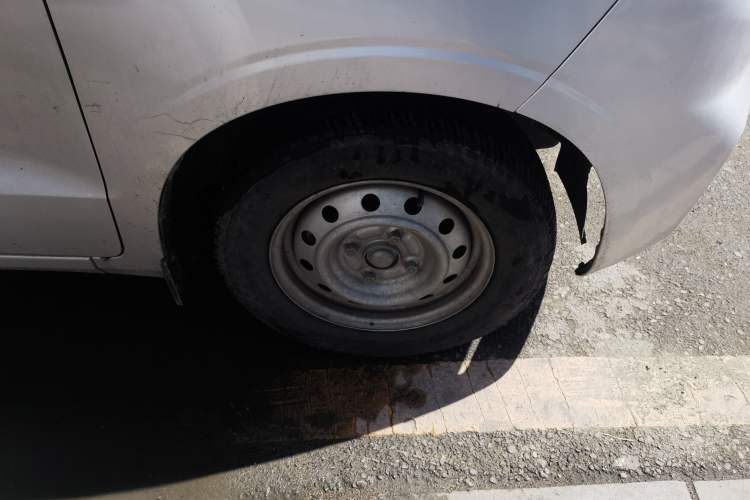 Used Wuling Hongguang V 2022 1.5L Jingqu Version Hydraulic Power Steering LAR Exterior 4