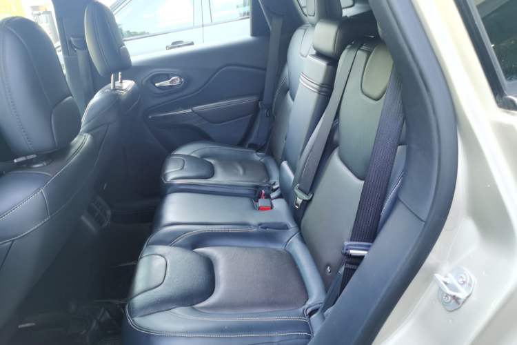 Used Jeep Cherokee 2017 2.4L Leading Smart Edition
