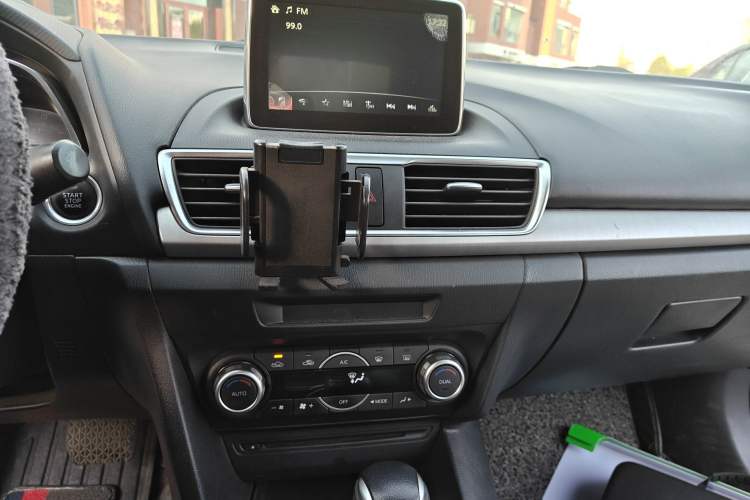 Used Mazda 3 Axela 2016 Sedan 1.5L Automatic Luxury Model
