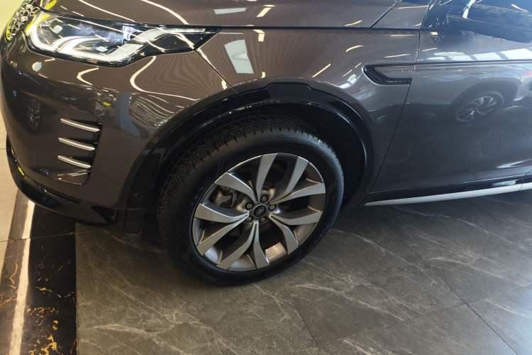 Used Land Rover Discovery Sport 2024 Luxury Custom Edition Left Front Wheel Hub