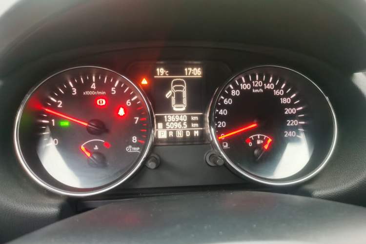 Used Nissan Qashqai 2012 2.0 XV LE CVT 2WD Odometer Close Up