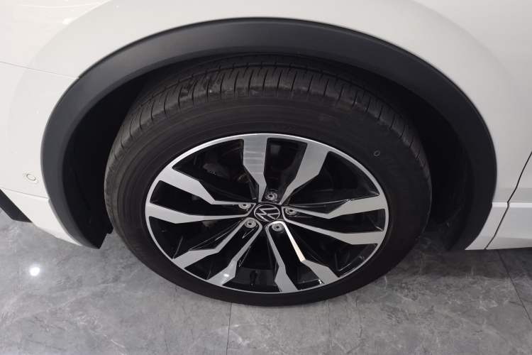 Used Volkswagen Tiguan L 2021 330TSI Automatic Two-Wheel Drive R-Line Enhanced Edition Left Front Wheel Hub