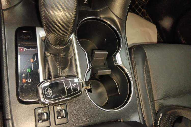 Used Toyota Highlander 2018 2.0T Four-Wheel Drive Luxury Edition 7 Seats China V Emission Standard