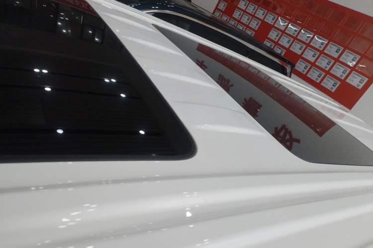 Used VOYAH Dream 2025 PHEV Four-Wheel Drive Prestige Kunpeng Edition
