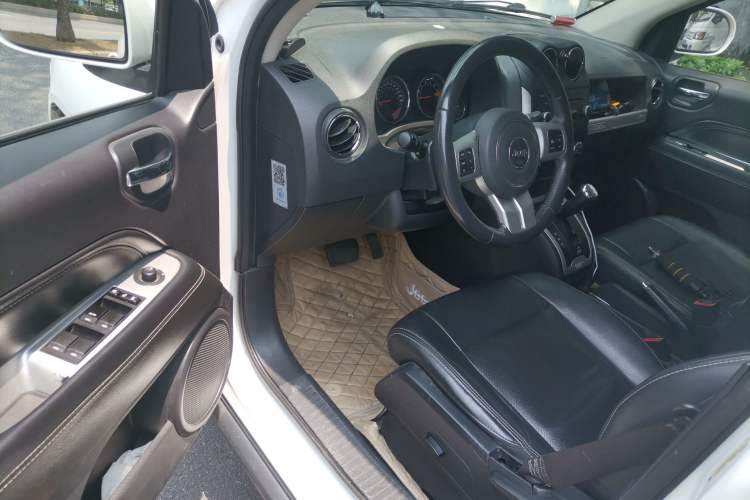 Used Jeep Compass 2014 2.4L four-wheel drive luxury version
