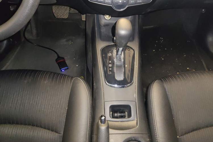 Used Nissan Tiida 2014 1.6L CVT Smart Model Gear Lever