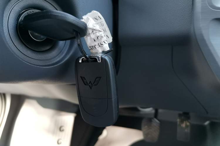 Used Wuling Yangguang 2024 300KM Comfort Version Passenger Van 75kW