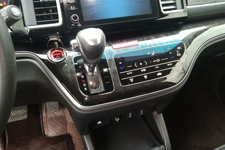 Used Honda Elysion 2019 2.0L Hybrid Supreme Edition Gear Lever