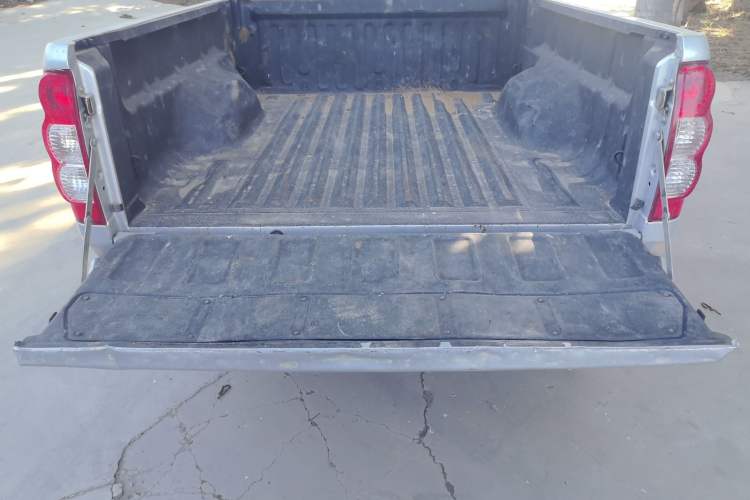 Used Great Wall Wingle 5 2017 2.0T European Version Diesel Two-Wheel Drive Advanced Large Double-Cab GW4D20E
