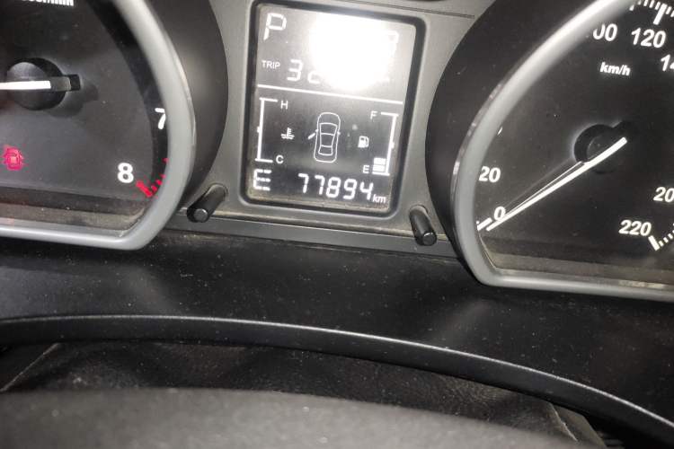 Used Zotye T600 2015 2.0T DCT Prestige Edition Odometer Close Up