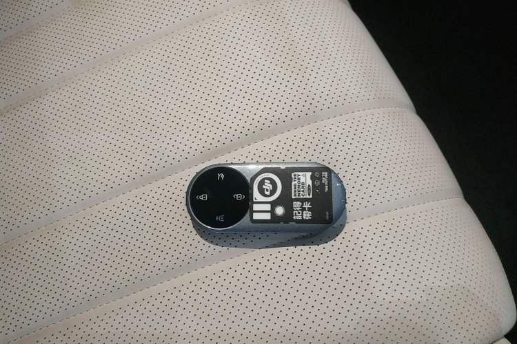 Used Hima AITO M8 2025 Extended-Range Ultra Version 53.4 kWh 6-Seater Edition Vehicle Key