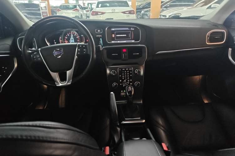 Used Volvo V40 2014 2.0T Zhiya Edition
