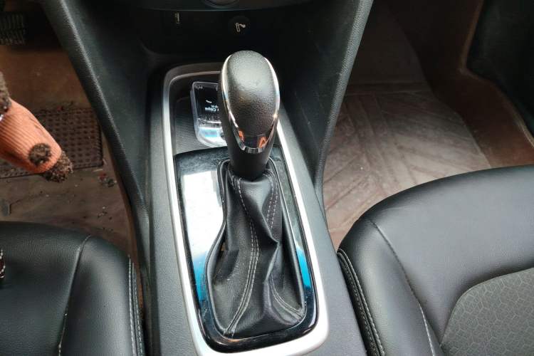 Used Chevrolet Cavalier 2016 1.5L Automatic Xinyue Edition Gear Lever