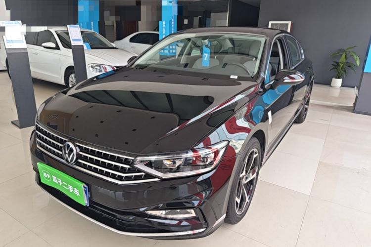 Volkswagen Magotan 2025 Revised Version Zhongxiang Edition 280TSI DSG Luxury Trim usado