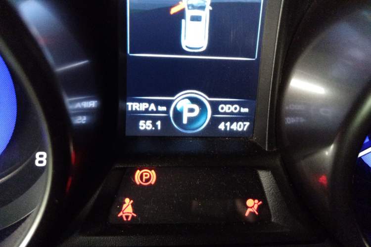 Used CHANGAN CS75 2016 1.8T Automatic Elite Model China V Standard Odometer Close Up