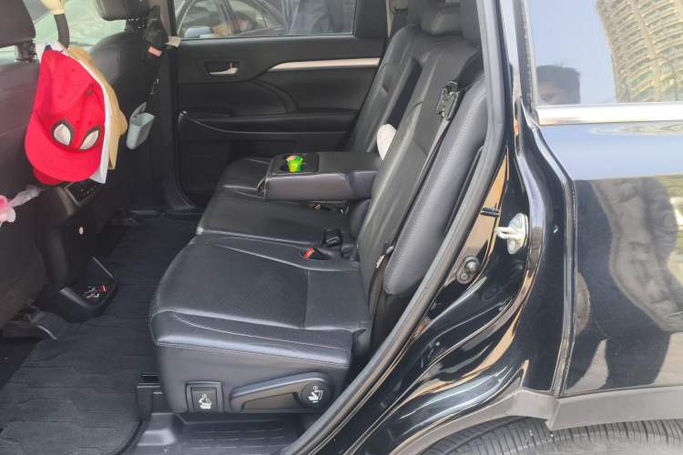 Used Toyota Highlander 2017 2.0T Four-Wheel Drive Luxury Edition 7 Seats