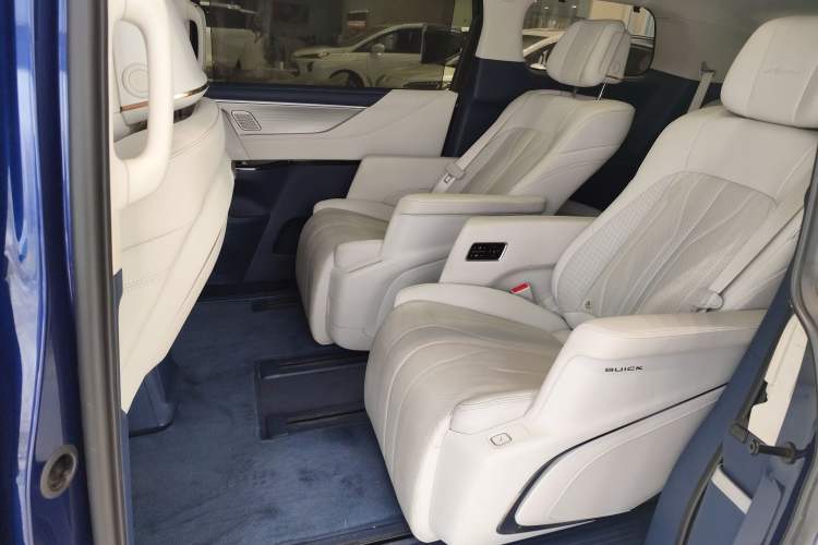 Used Buick GL8 New Energy 2024 Lu Zun Luxury Edition 6-Seater Left Rear Seat