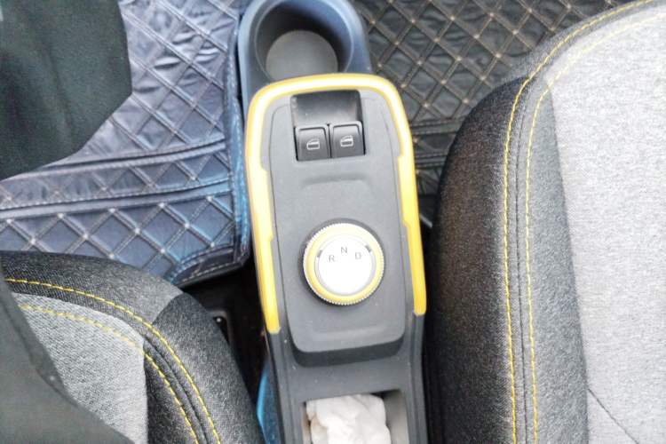 Used Chery QQ Ice Cream 2022 170km Sundae Phosphate Lithium-Ion Gear Lever