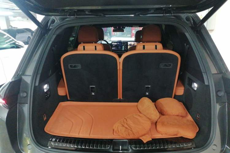 Used Li Auto L8 2023 Pro Model
