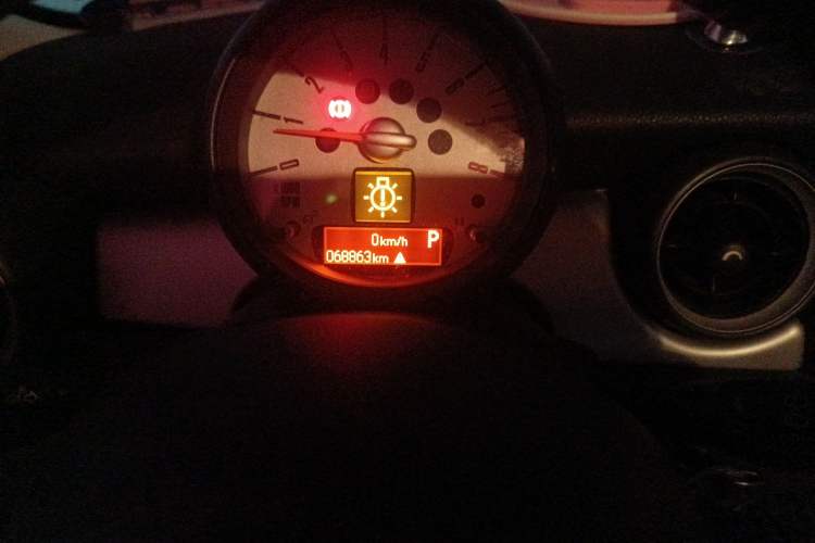 Used MINI 2012 1.6L ONE Baker Street Odometer Close Up