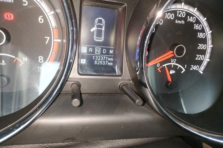 Used Venucia T70 2015 2.0L CVT Smart Edition Odometer Close Up