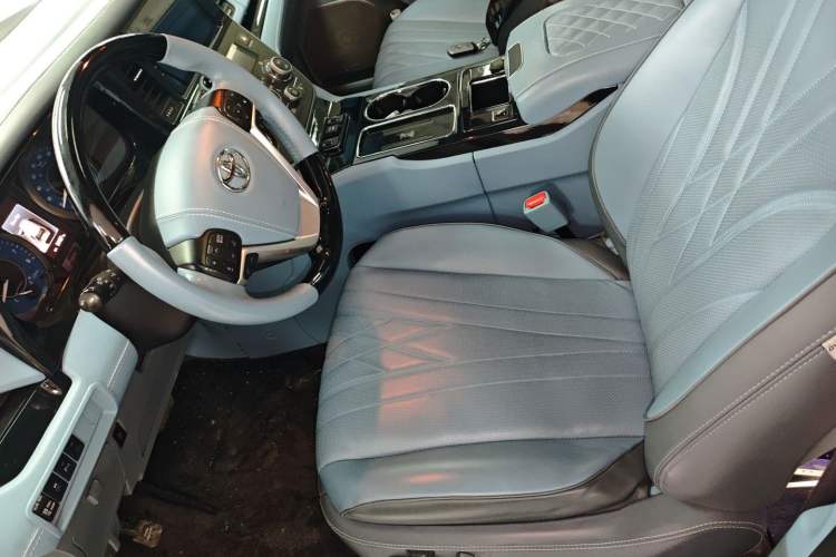 Used Toyota SIENNA 2019 3.5L Four-Wheel Drive XLE 7 Seats U.S. Specification