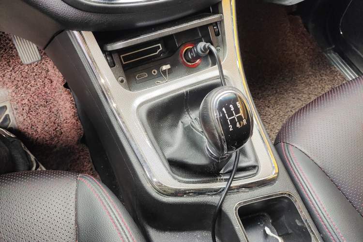 Used Baojun 560 2015 1.8L manual luxury version
