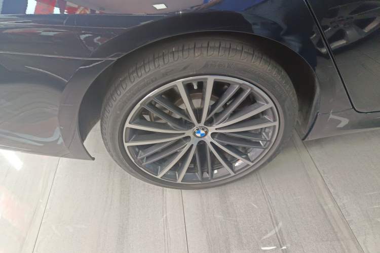 Used BMW 5 Series 2023 530Li Leading Model M Sport Package Exterior 5