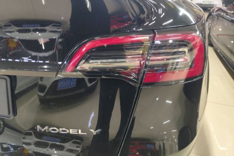 Used Tesla Model Y 2023 Long-Range All-Wheel-Drive Version Exterior 3