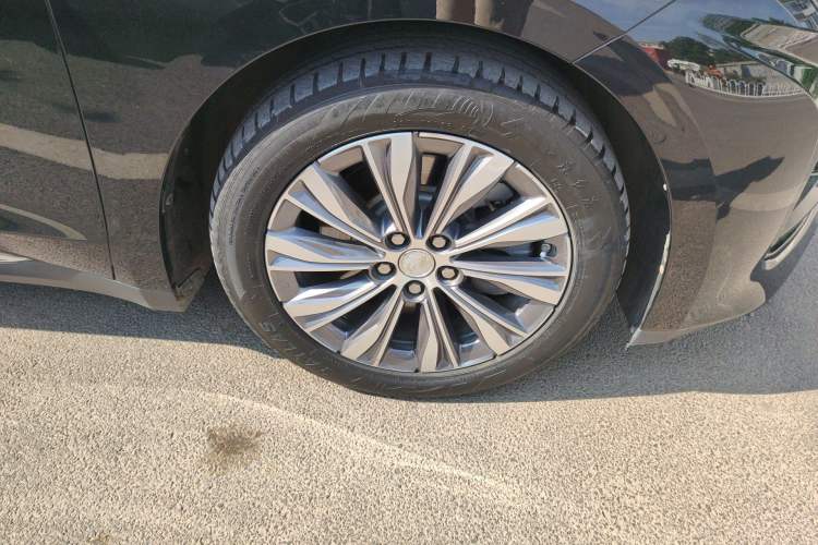 Used Hongqi E-QM5 2022 431 km Charge & Enjoy Edition