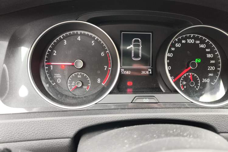 Used Volkswagen Golf 2019 280TSI DSG Comfort Version China VI Standard Odometer Close Up