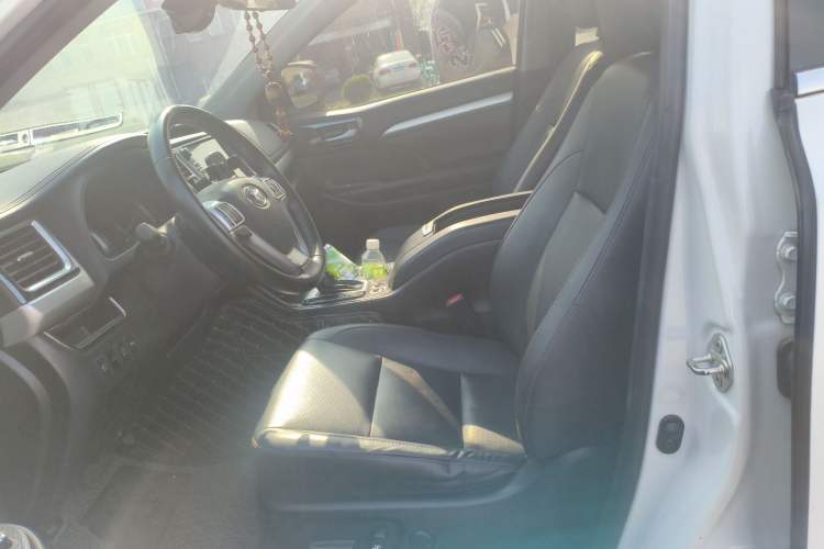 Used Toyota Highlander 2018 2.0T Four-Wheel Drive Luxury Version 7 Seats China VI Standard