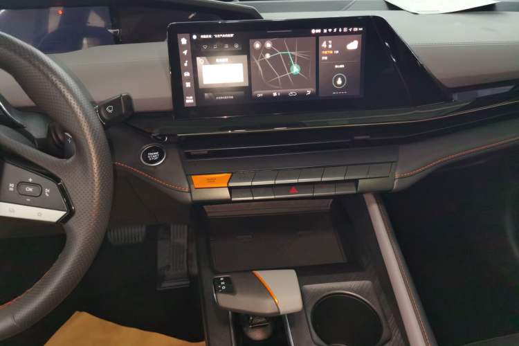 Used Changan UNI-V 2022 1.5T Prestige Version