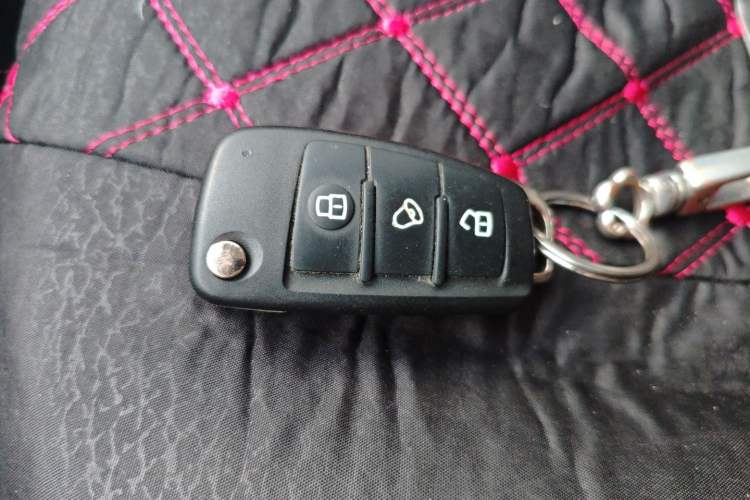 Used JAC Refine M3 2025 PLUS 1.8L Manual Classic Edition 7 Seats
