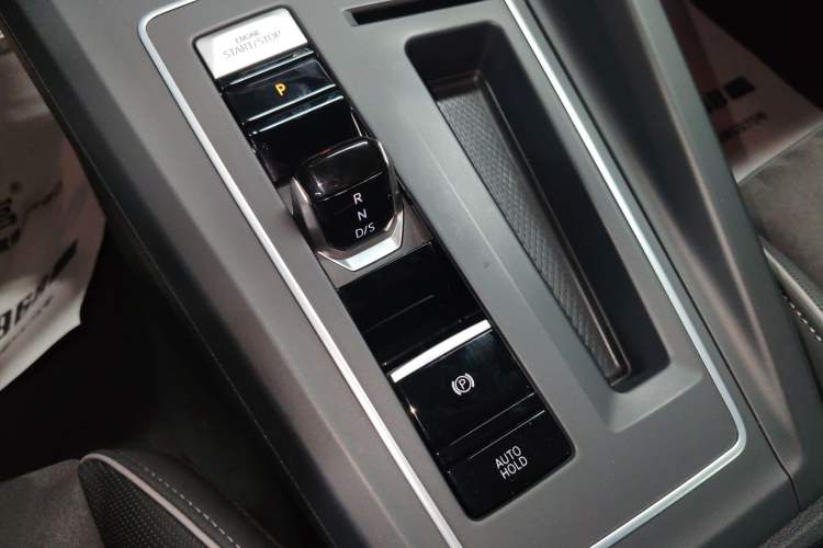 Used Volkswagen Golf 2023 Facelift 280TSI DSG R-Line Gear Lever