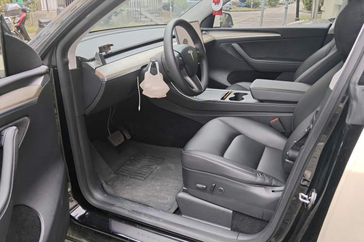 Used Tesla Model Y 2021 Long-Range All-Wheel-Drive Version 3D7
