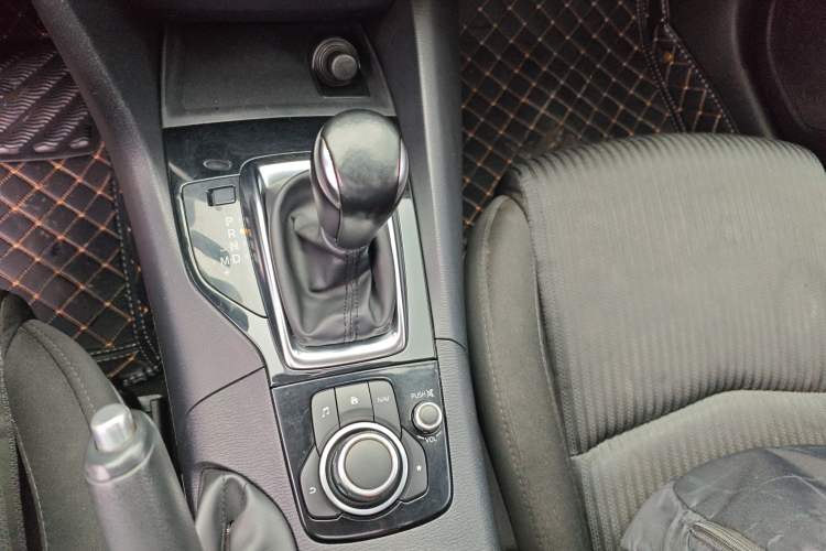 Used Mazda Mazda 3 Axela 2014 Sedan 1.5L Automatic Luxury Model