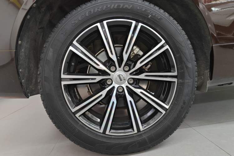 Used Volvo XC60 2018 T5 4x4 Zhiya Luxury Edition Right Rear Wheel Hub