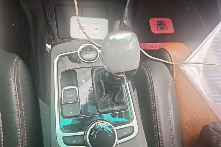 Used BYD Qin New Energy 2015 1.5T Dual-Crown Flagship Plus Edition Gear Lever