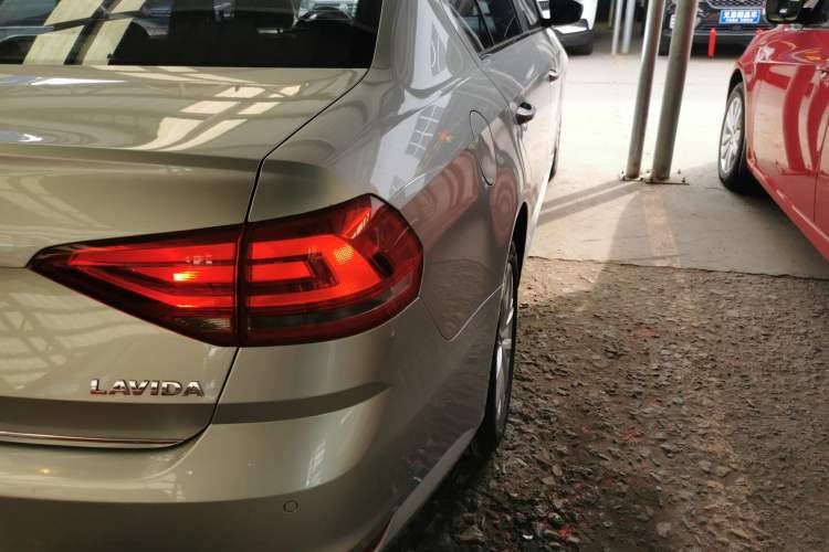 Used Volkswagen Lavida 2017 1.6L Automatic Comfort Edition